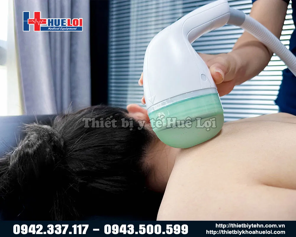 Điều trị vùng cổ bằng máy xung kích Emforcus