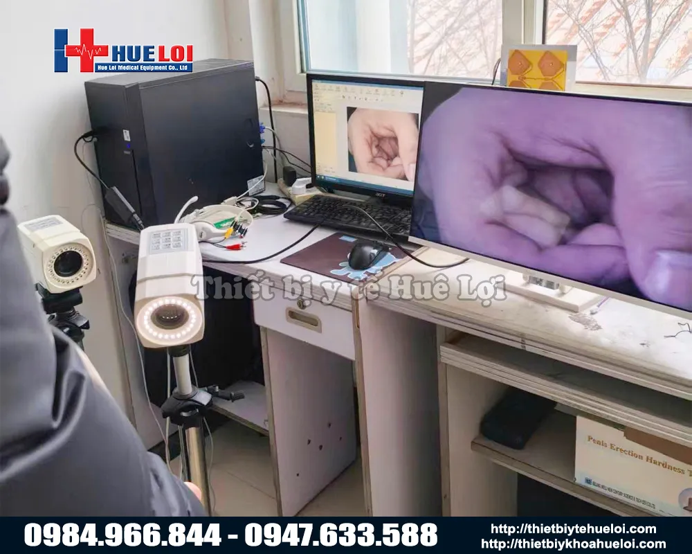 sw-304 c&oacute; thể kết nối với m&aacute;y t&iacute;nh v&agrave; m&agrave;n h&igrave;nh chiếu c&ugrave;ng l&uacute;c