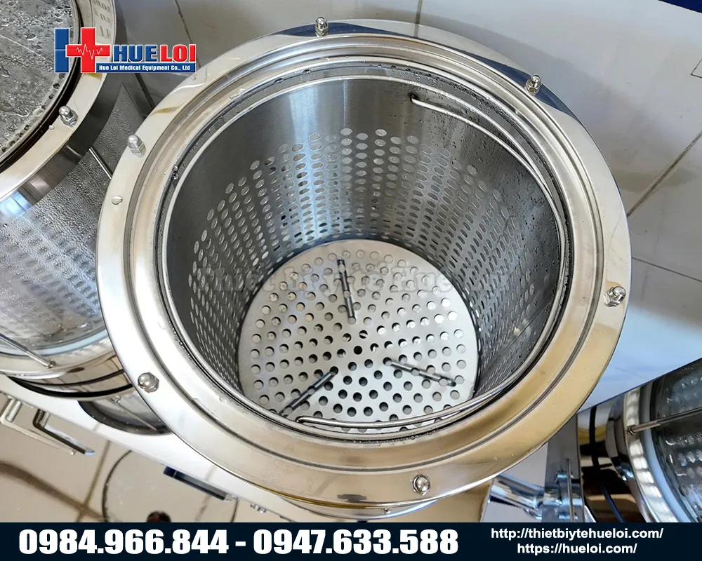 lồng sắc thuốc của m&aacute;y sắc k&egrave;m đ&oacute;ng t&uacute;i tự động ba nồi đun