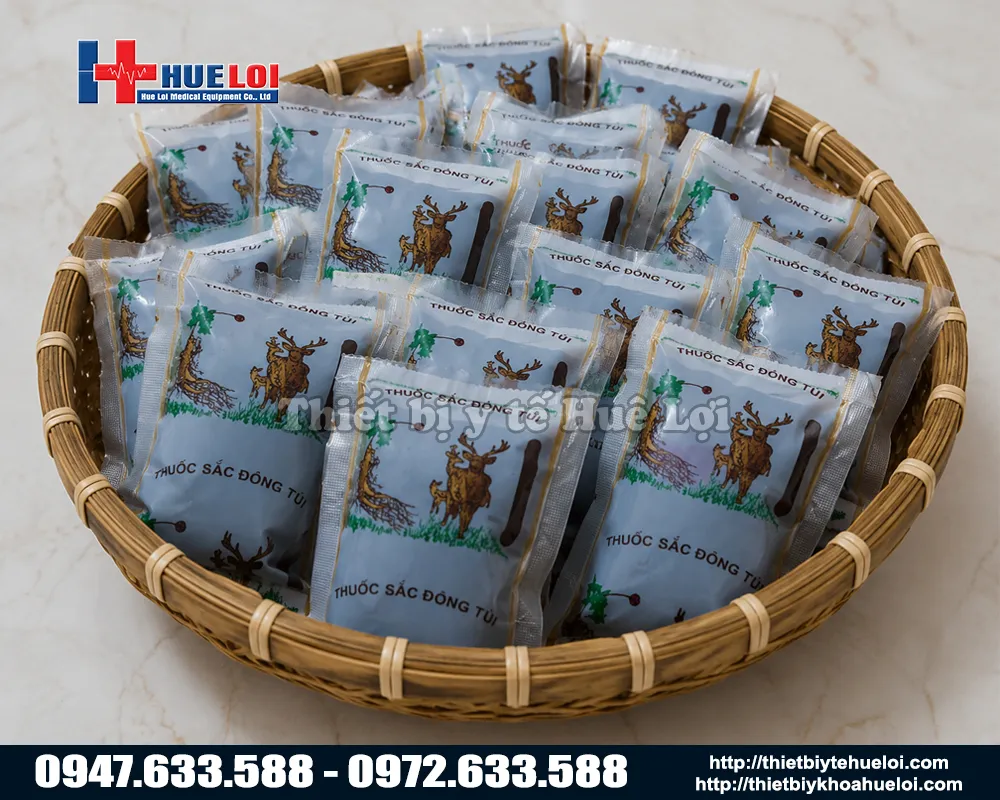 T&uacute;i thuốc đ&ocirc;ng y từ m&aacute;y sắc kết hợp đ&oacute;ng t&uacute;i