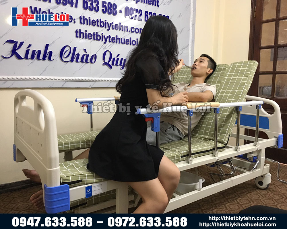 Giường bệnh đa năng 4 tay quay hạ chân góc nhỏ HL5